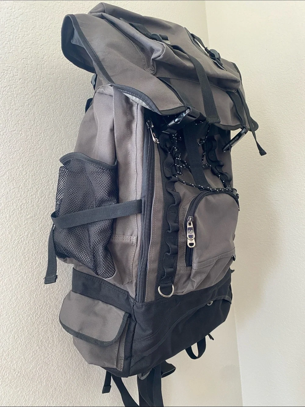 Western Pack versatile gray